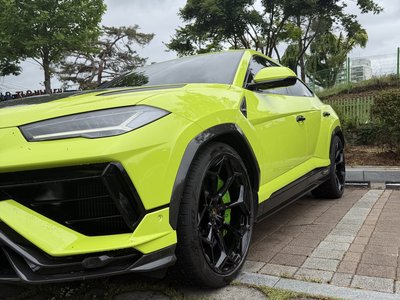 LAMBORGHINI URUS - 1