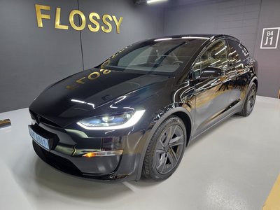 TESLA MODEL X - 3