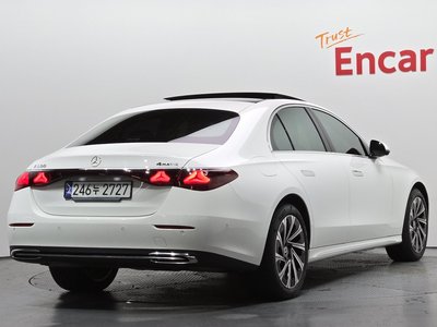 MERCEDES-BENZ E-CLASS - 4