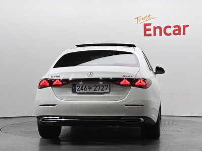 MERCEDES-BENZ E-CLASS - 3