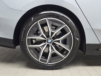 2025 BMW 5 SERIES 照片 6