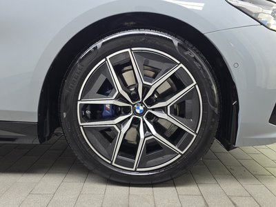2025 BMW 5 SERIES 照片 8