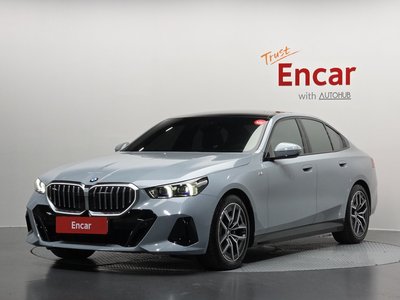 2025 BMW 5 SERIES 照片 1