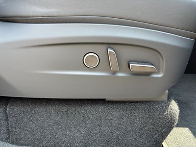 2025 Tesla MODEL Y — миниатюра 26