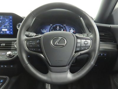 صورة 10 لـ 2024 Lexus LS