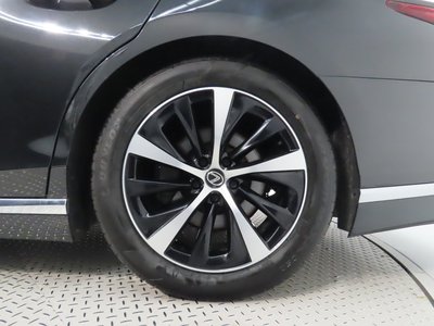 2024 Lexus LS thumbnail 25