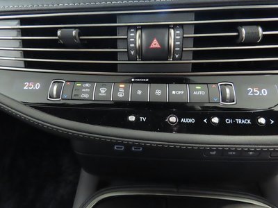 2024 Lexus LS thumbnail 23