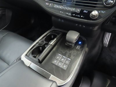2024 Lexus LS thumbnail 21