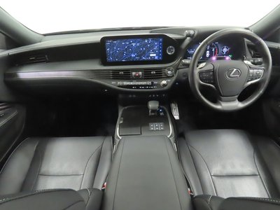 صورة 9 لـ 2024 Lexus LS
