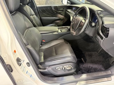 2018 Lexus LS thumbnail 32