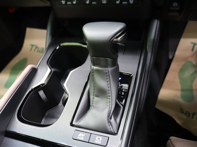 2023 Lexus ES thumbnail 19