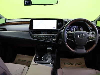 صورة 10 لـ 2023 Lexus ES