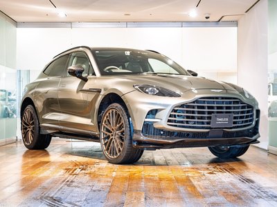 ASTON MARTIN DBX - 6