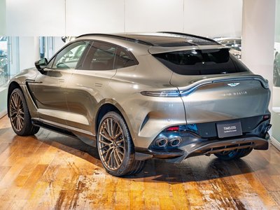 ASTON MARTIN DBX - 3