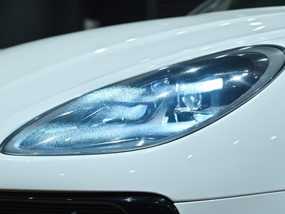 PORSCHE MACAN - 4