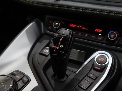 2017 BMW I8 — миниатюра 15