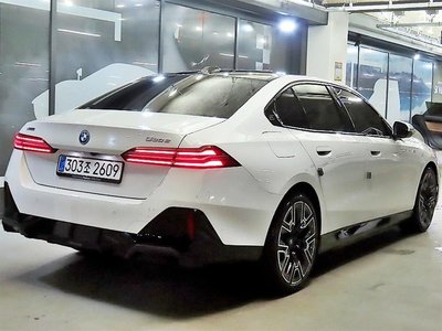 صورة 3 لـ 2025 BMW 5 SERIES