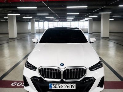 2025 BMW 5 SERIES — фото 1