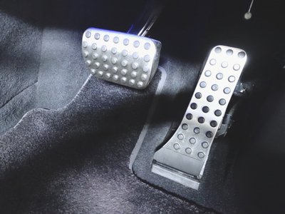 MERCEDES-BENZ EQE - 9