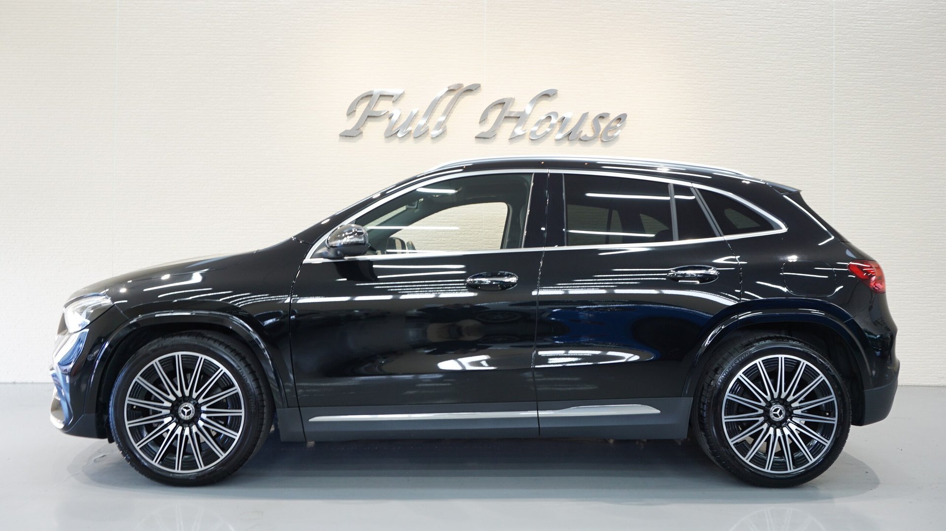 MERCEDES-BENZ GLA - View 1