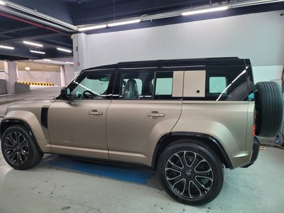 LAND ROVER DEFENDER - 4