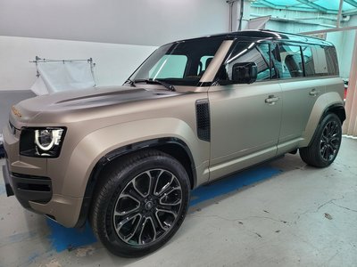 LAND ROVER DEFENDER - 8