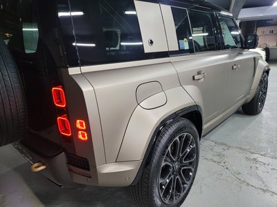 LAND ROVER DEFENDER - 2