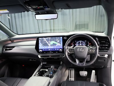 صورة 7 لـ 2023 Lexus RX