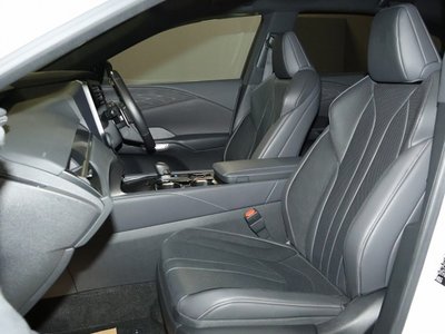 صورة 9 لـ 2023 Lexus RX