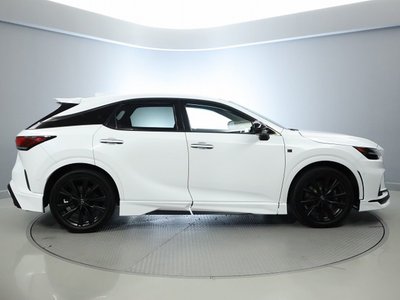 صورة 4 لـ 2023 Lexus RX