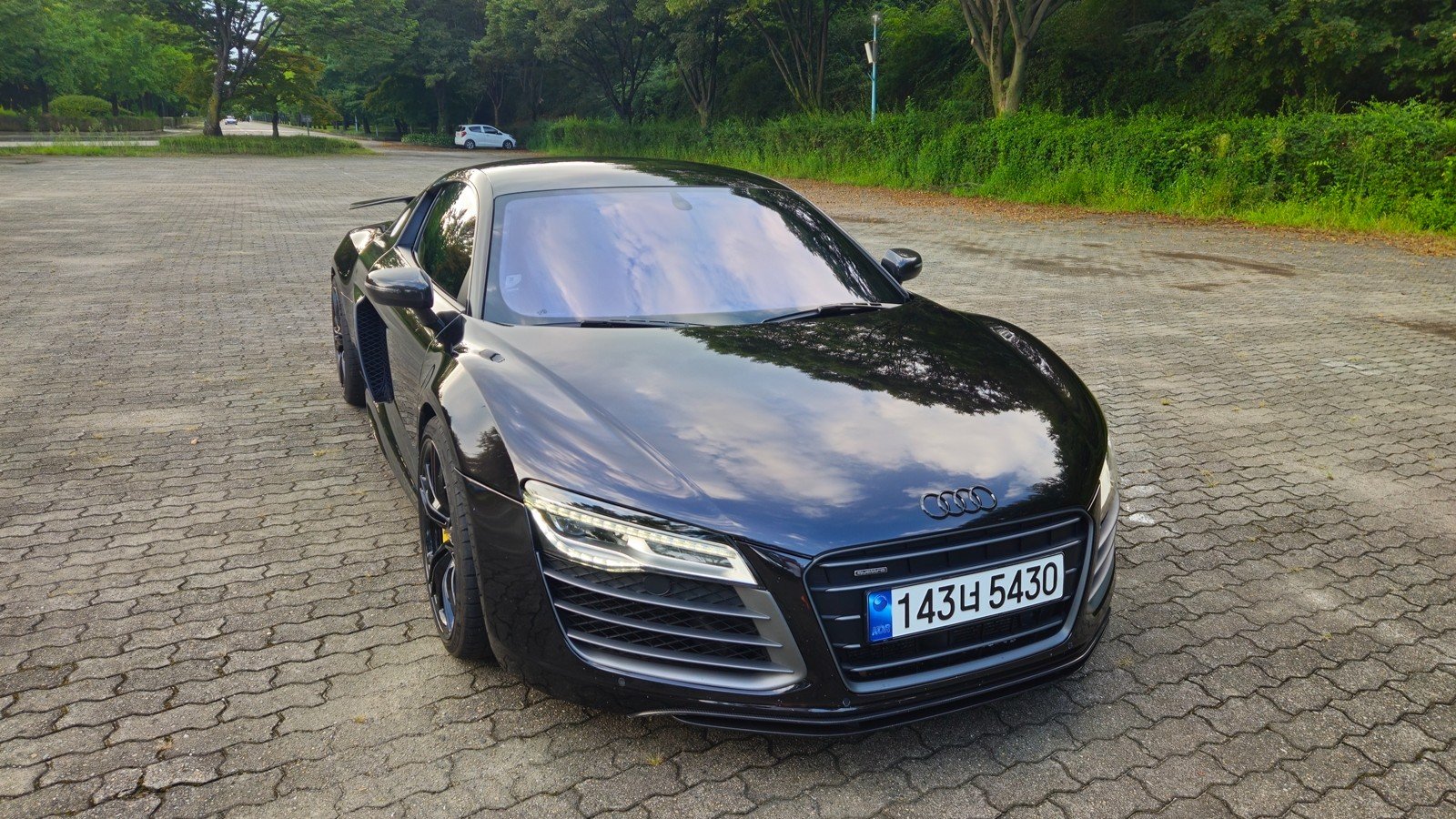 AUDI R8 - View 1
