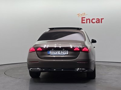 MERCEDES-BENZ E-CLASS - 4