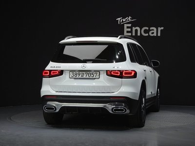 MERCEDES-BENZ GLB - 4