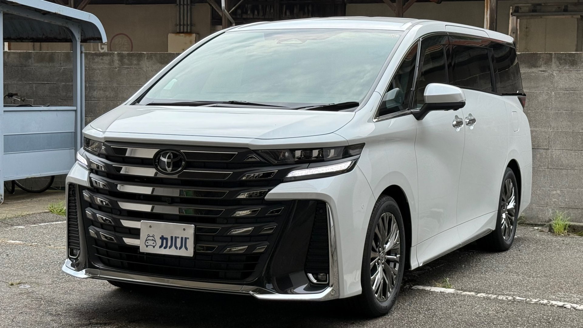 TOYOTA VELLFIRE - View 1