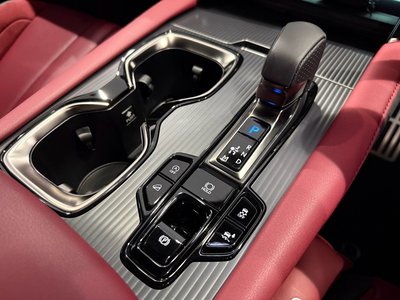 2025 Lexus RX thumbnail 30