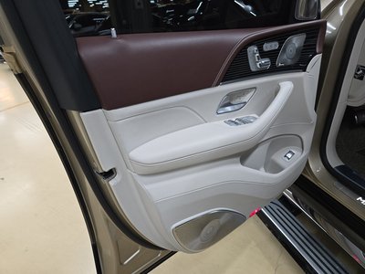 MERCEDES-BENZ GLS - 10