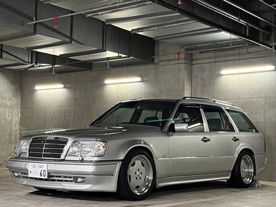 MERCEDES-BENZ E-CLASS - 1