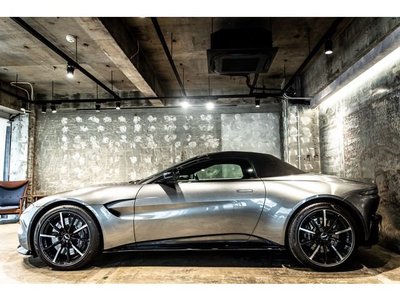 ASTON MARTIN V8 VANTAGE ROADSTER - 7