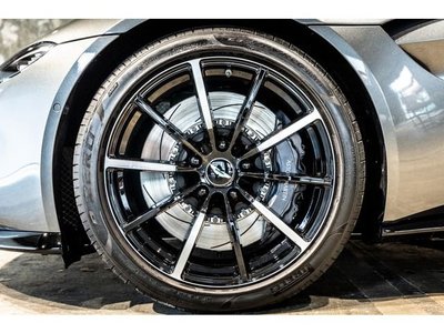 ASTON MARTIN V8 VANTAGE ROADSTER - 8