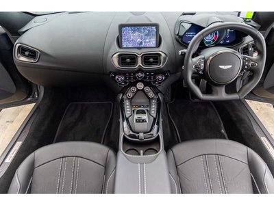 ASTON MARTIN V8 VANTAGE ROADSTER - 2