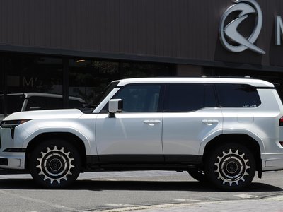 2025 Lexus GX photo 2