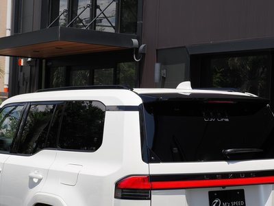 2025 Lexus GX thumbnail 19