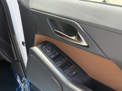 2025 Lexus GX thumbnail 25