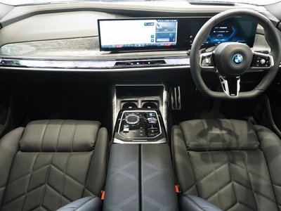 BMW I7 - 7