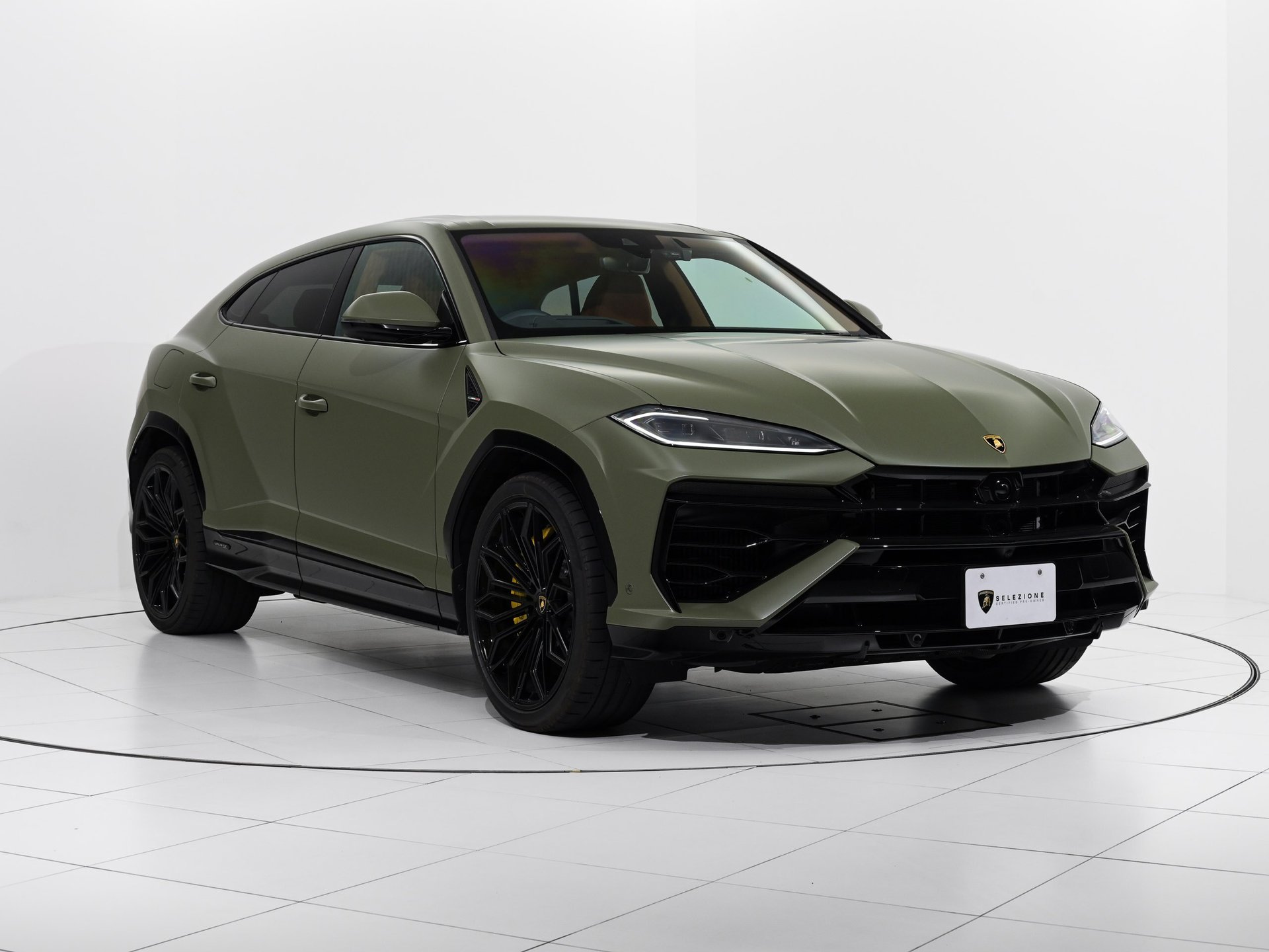 LAMBORGHINI URUS - View 1