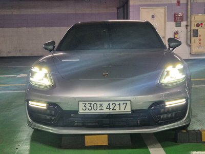 PORSCHE PANAMERA - 1