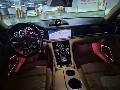 PORSCHE PANAMERA - 8