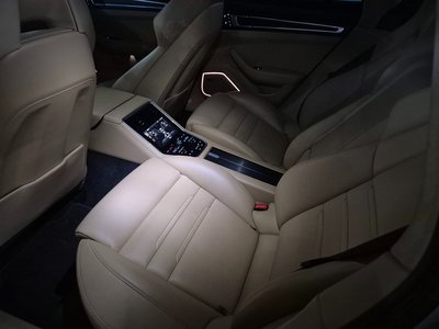 PORSCHE PANAMERA - 10