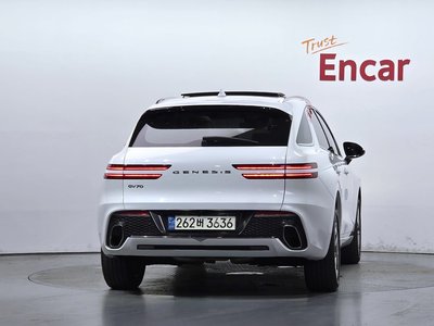 صورة 4 لـ 2021 Genesis GV70