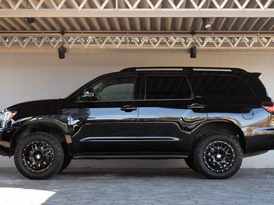 TOYOTA SEQUOIA - 7